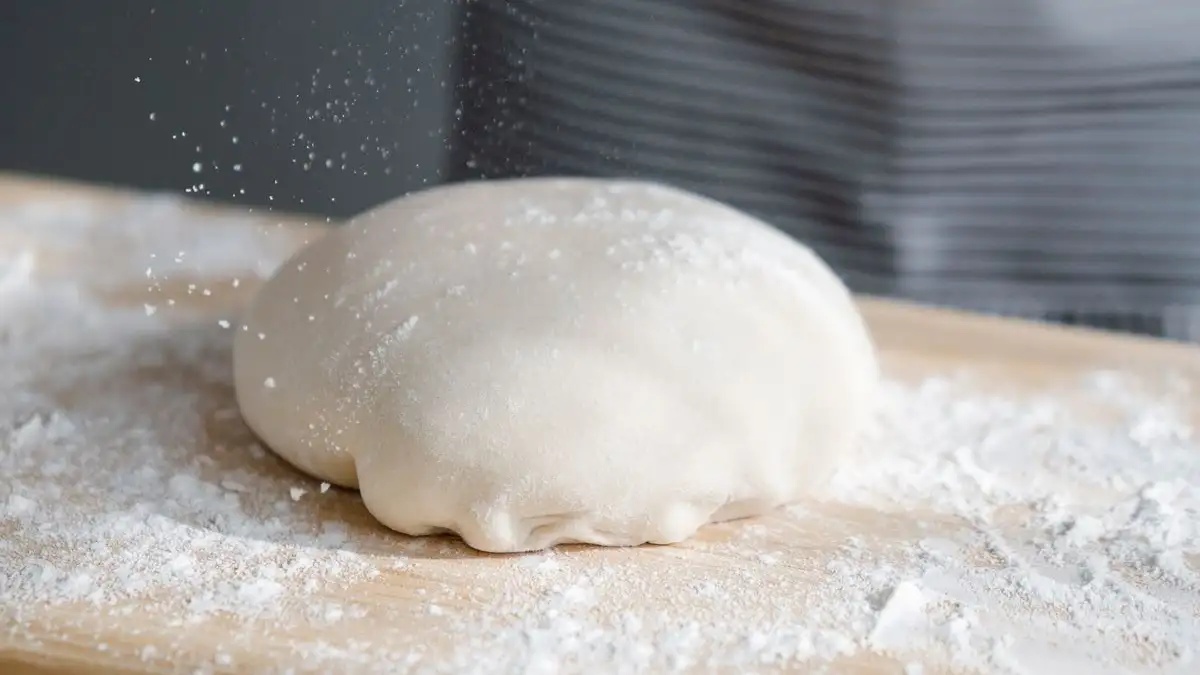 Dosypujesz mąkę na oko? Ciasto drożdżowe od razu to czuje