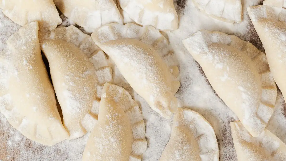 Szklanka mąki to 130 albo 160 g. To psuje proporcje pierogów