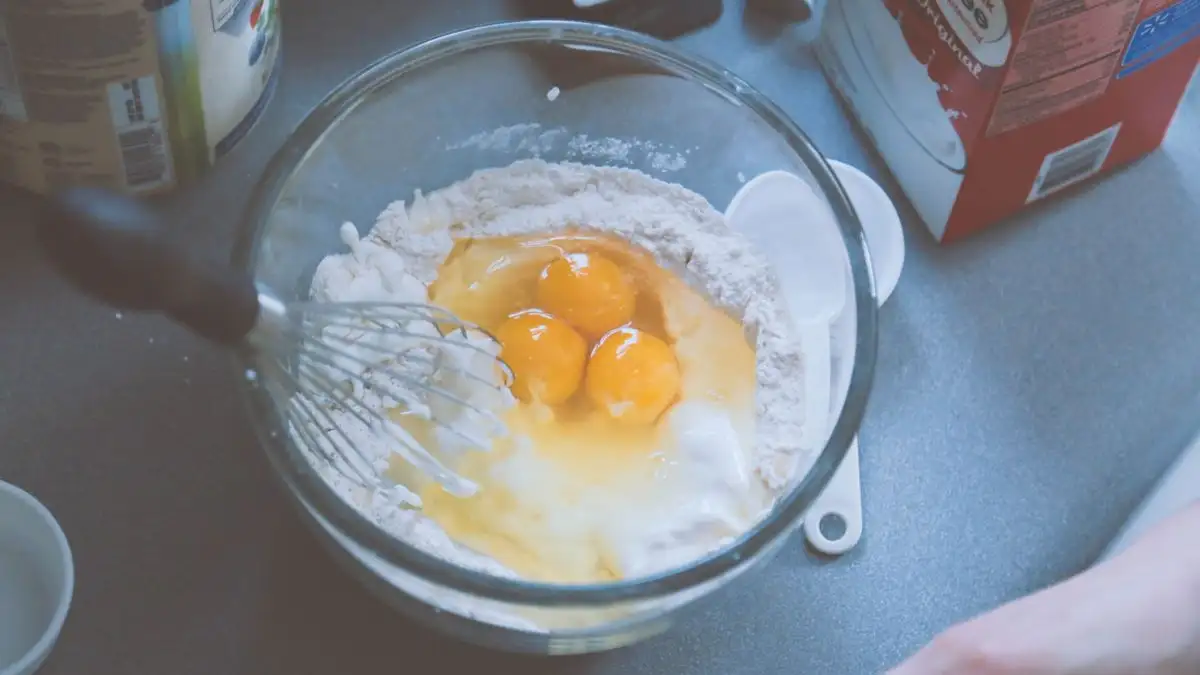 Pączki z lukrem krok po kroku – przepis, który się udaje